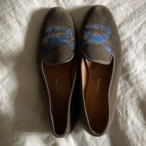 Stubbs and Wootton velvet smoking loafer with blue crab embroidery